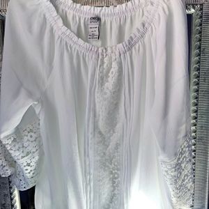 White lace detail top w/ boat/off shoulder necklin